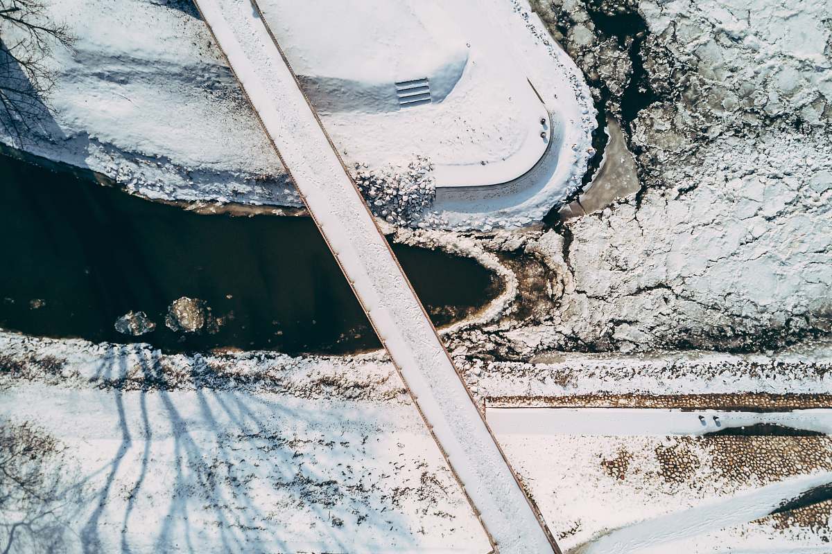 drone  river